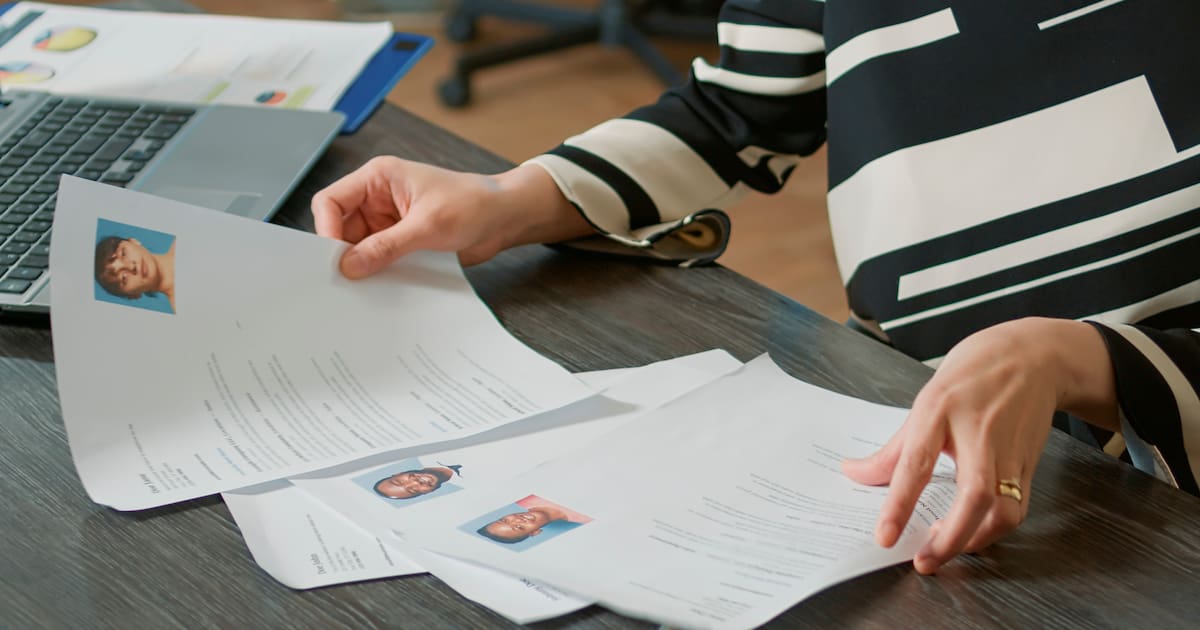 Cómo optimizar tu CV para superar los filtros de <b>inteligencia artificial</b> y destacar en las ... thumbnail