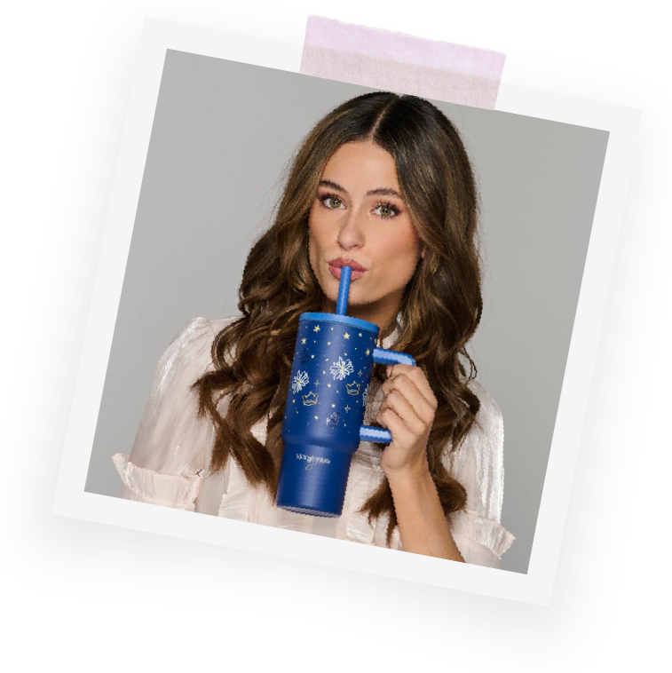 Modelo con termo azul