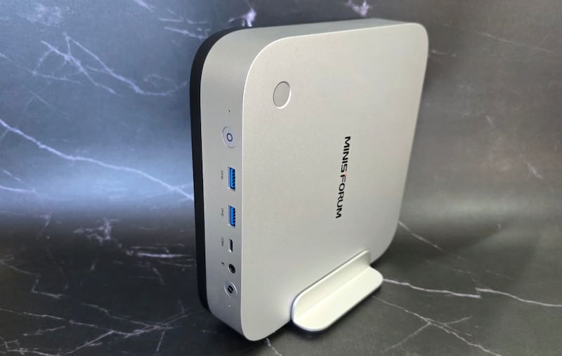 La nueva mini PC de Minisforum también puede utilizarse en posición vertical.