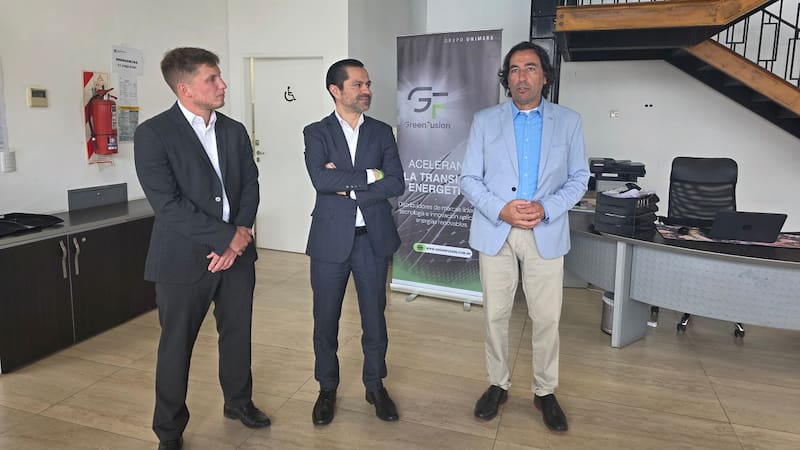 From left to right: Ignacio Dapina and Juan Bonora, both from Huawei, along with Yamil Hai from Unimerz.