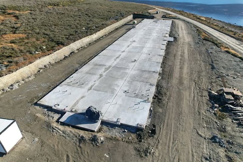 Una plataforma de obrador completada en 2025, cuando hubo algunos avances en la construcción.