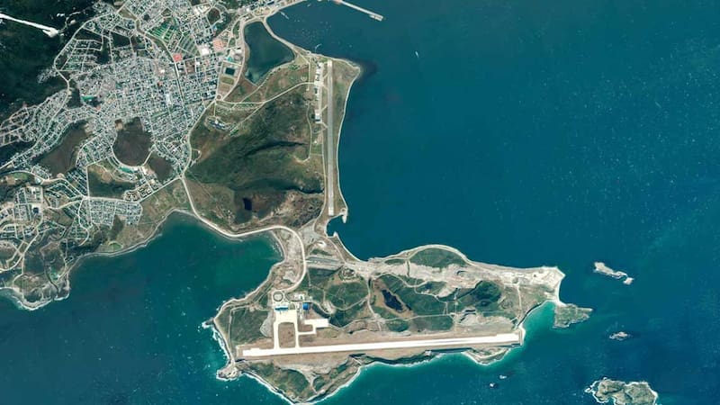 La zona donde se terminará de construir la Base Integrada, lindera al aeropuerto y la base aeronaval. Fuente: Instituto Geográfico Nacional.