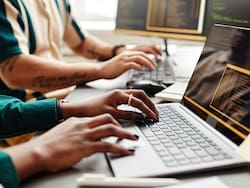 Guerra por el talento tech: los seis perfiles que las empresas pagan mejor en la Argentina