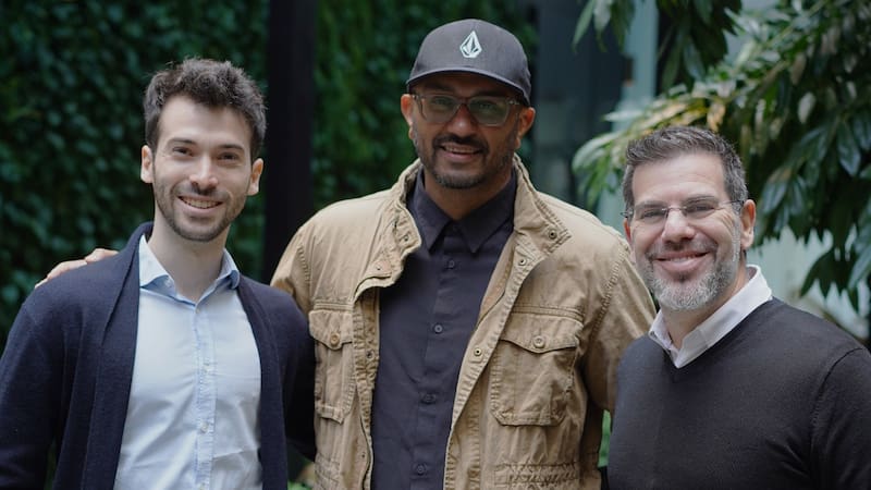 Equipo de Jeeves: Federico Javin, Global Head of Stablecoins; Dileep Thazhmon, fundador y CEO; y Gustavo Gorenstein, CEO Brasil.