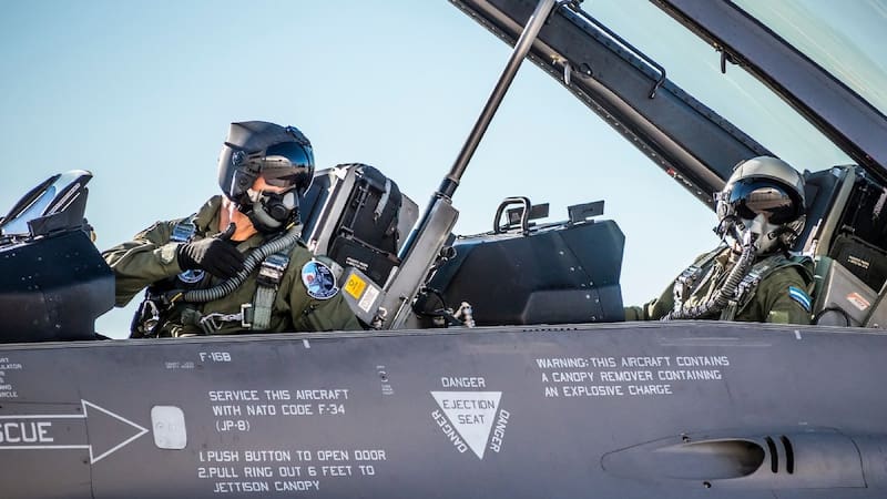 Los pilotos argentinos ya vuelan junto a instructores para completar la capacitación en el sistema de armas F-16.