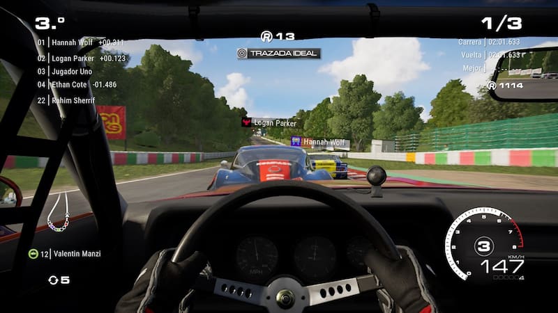 El juego ofrece diferentes vistas para disfrutar de las carreras.