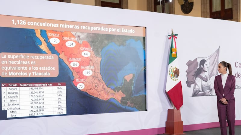 La presidenta dio a conocer que son más de 1,100 concesiones mineras que pasan al poder del Estado. Foto: Hazel Cárdenas / Presidencia