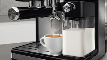 Una histórica marca de electrodomésticos argentina entra al rubro de las cafeteras premium