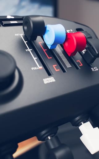 Un gamepad único pone un simulador de vuelo completo en las palmas de la mano