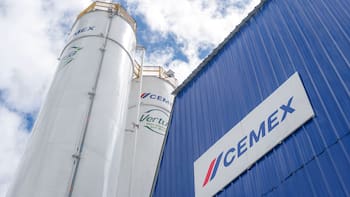 Cemex crece en ingresos y flujo operativo, aunque cierra el último trimestre de 2025 con pérdida