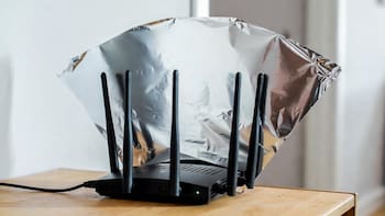 Poner papel de aluminio en el módem de WiFi: para qué sirve y por qué recomiendan hacerlo