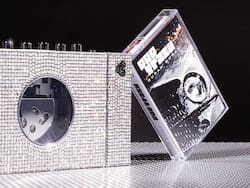 Vuelve el cassette: una icónica banda de los 80 lanzó su reproductor portátil