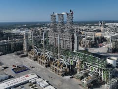 Dos Bocas arrastra a Pemex: Producción de gasolina cae a su peor nivel en año y medio