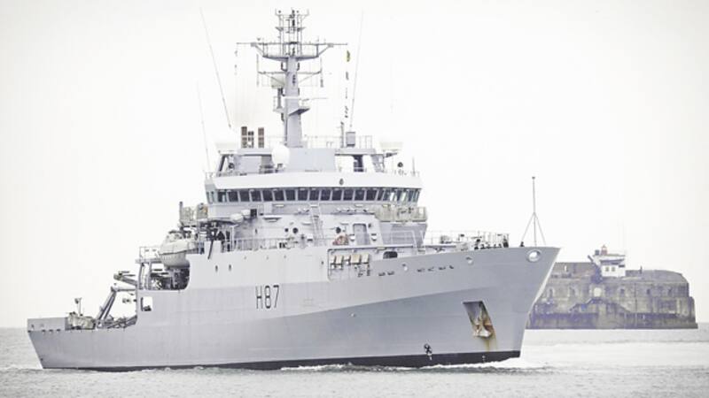 Un buque británico colaboró en las tareas para encontrar el avión malayo.