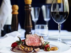 Qué comieron Lady Di, Elvis Presley y Freddie Mercury antes de morir: las últimas cenas de los famosos