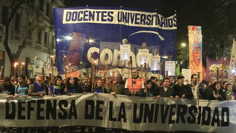 Los representantes sindicales, ayer junto el ministro