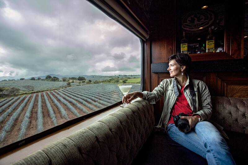 El recorrido en tren permite a los viajeros disfrutar de paisajes impresionantes mientras se desplazan entre los diferentes destinos. Foto: pueblosmagicos.mexicodesconocido.com.mx