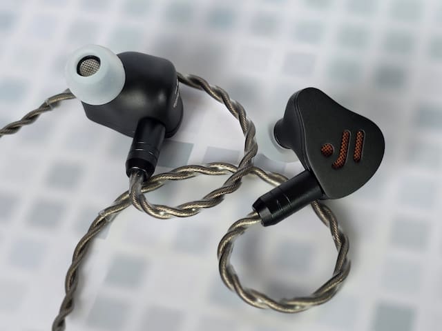Fosi Audio IM4: probamos estos auriculares IEM de sonido amplio y construcción premium