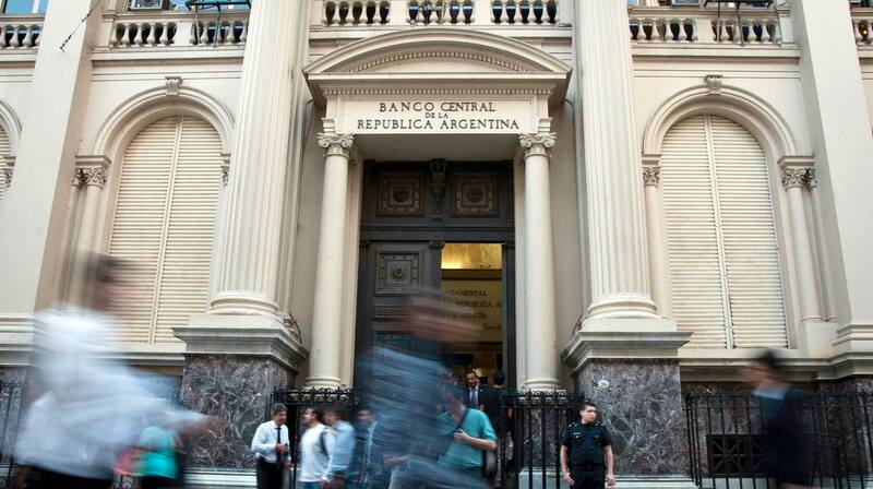 El Banco Central aceleraría el ritmo de devaluación, de acuerdo con los analistas.