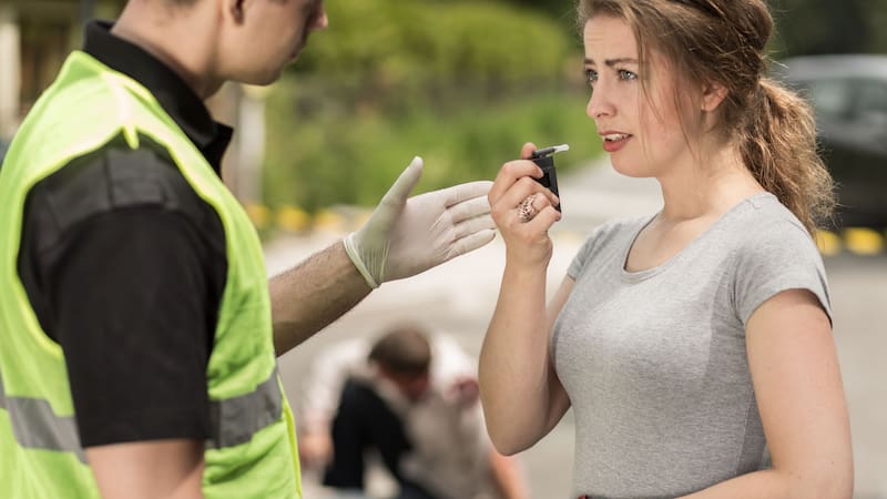 El cambio de la DGT: rebaja la tasa y estos son los nuevos límites en el control de alcoholemia.