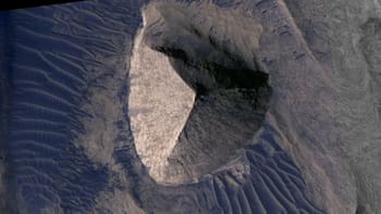 Hallan una “pirámide” en Marte y se disparan nuevas teorías sobre el planeta rojo