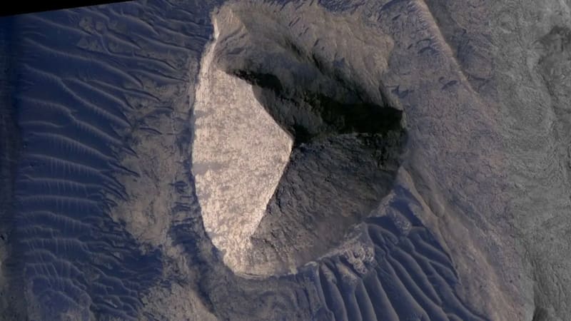 La "pirámide" que la NASA detectó y fotografió en Marte.