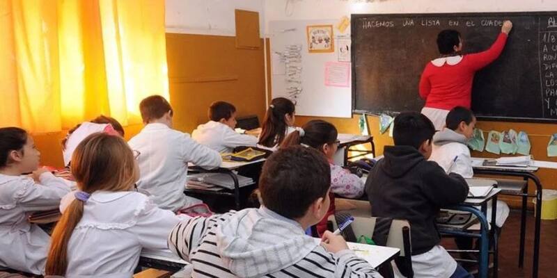 La Provincia de Buenos Aires pagará en julio la primera cuota del medio aguinaldo para docentes