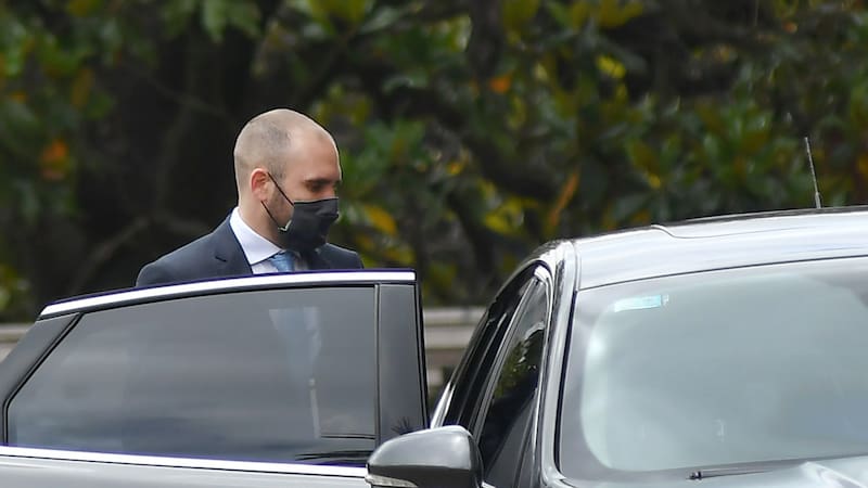 El funcionario eligió hacer pública su renuncia en el mismo instante en el que Cristina Kirchner realizaba un acto en Ensenada.