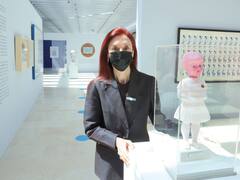 Nora Iniesta, la artista que reversiona la bandera argentina en la Casa Rosada