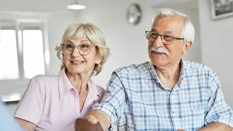 Al solicitar un crédito de $2.000.000 a 18 meses, la cuota mensual ascendería a $196.510, requiriendo ingresos mínimos de $561.457. (Foto: Shutterstock)