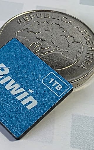 Probamos el Mini SSD Biwin CL100: gran rendimiento en el tamaño de una moneda