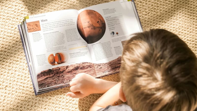 La fascinación por el Planeta Rojo llena libros y despierta interés desde temprana edad. Foto: Pexels.