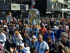 Una multitud peregrina hacia Luján para pedirle y agradecerle a la Virgen