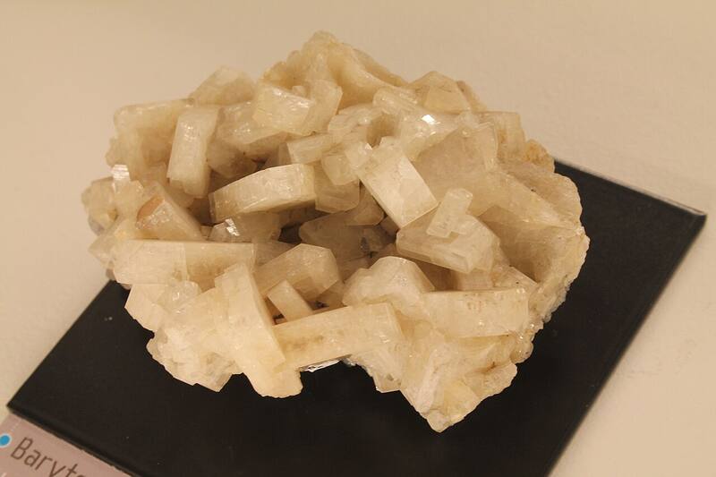 El descubrimiento de baritina es clave para la industria petrolera. Foto: Wikimedia Commons.