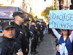 Sindicatos, feminismos y organizaciones sociales marchan al Congreso contra la motosierra