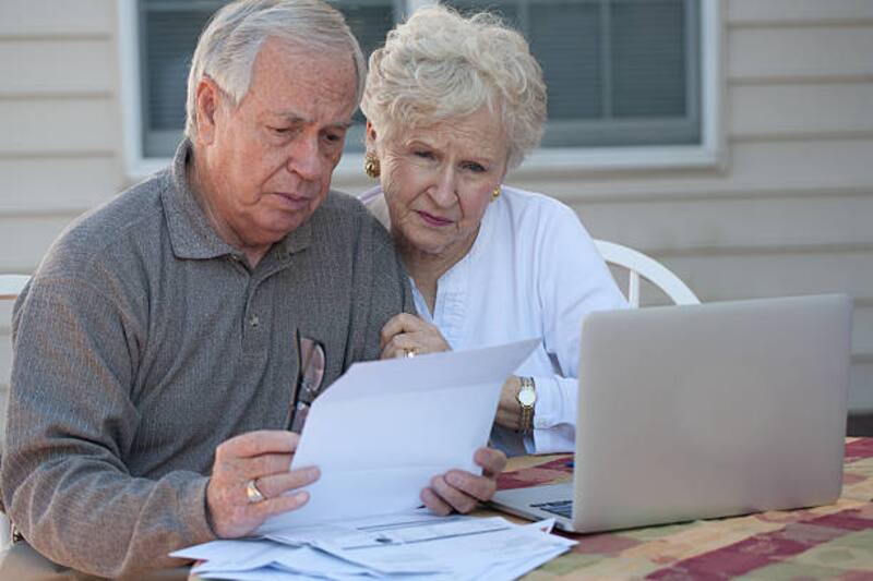Pensionados del IMSS. Fuente: Shutterstock