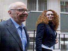 Escuchas ilegales: renunció la directora del imperio Murdoch