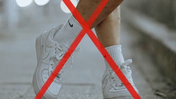 Adiós a las zapatillas blancas: este calzado conquista Europa y cambia la moda en 2026