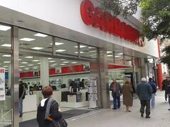 Garbarino en crisis: paga el 32% de los sueldos y se dilata su venta