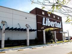 Grupo francés vende centro comercial con hipermercado y salas de cine en Córdoba