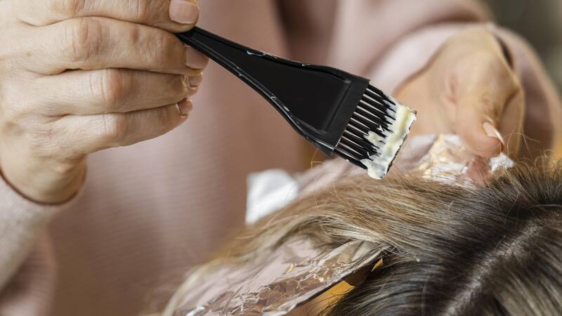 La alternativa casera ofrece brillo, suavidad y un color duradero desde la primera aplicación.