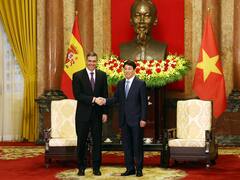 Pedro Sánchez homenajeó a Ho Chi Minh, el líder comunista que luchó contra los Estados Unidos