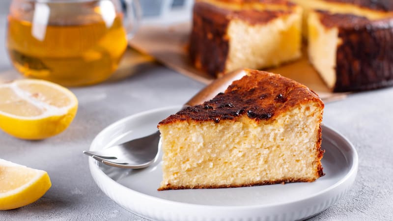 Tarta de queso en freidora de aire: la receta más sencilla para hacer el famoso postre en casa.
