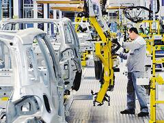 Automotrices prevén reducir personal y retomar suspensiones