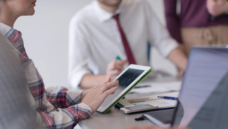 McKinsey sugiere aplicar un enfoque integral y una estrategia orientada hacia el cliente.