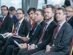 Pese a las "turbulencias", el Gobierno sigue convocando a los inversores