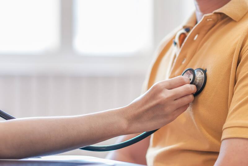 La DGT también puede retirar el carnet de conducir de forma permanente por motivos de salud(Fuente: Shutterstock)