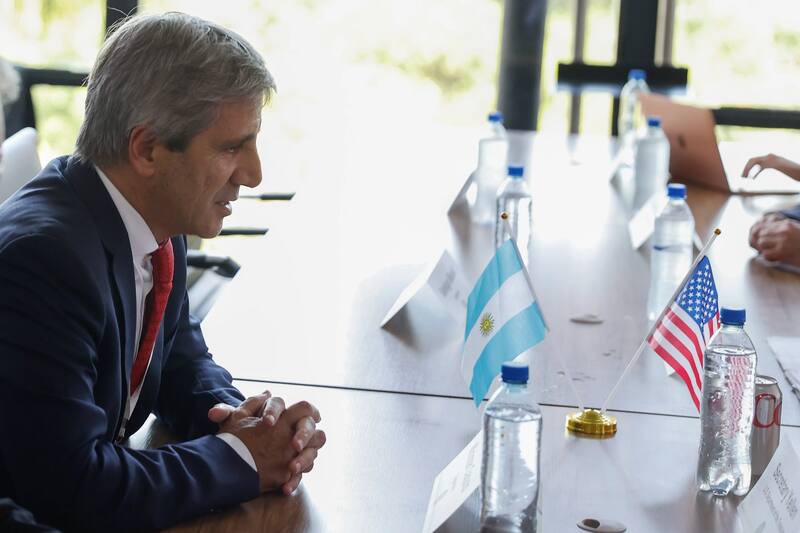 El ministro de Economía de Argentina, Luis Caputo, en una fotografía de archivo. EFE/Sebastiao Moreira