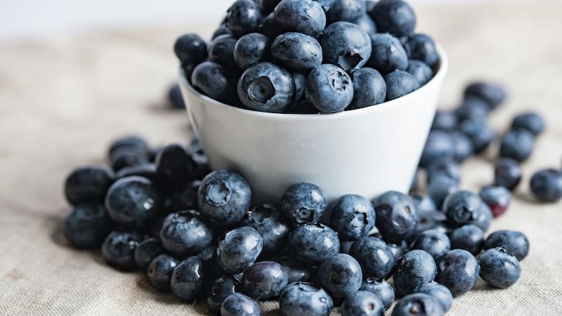 Los arándanos son una fuente rica en antioxidantes que combaten el envejecimiento.
