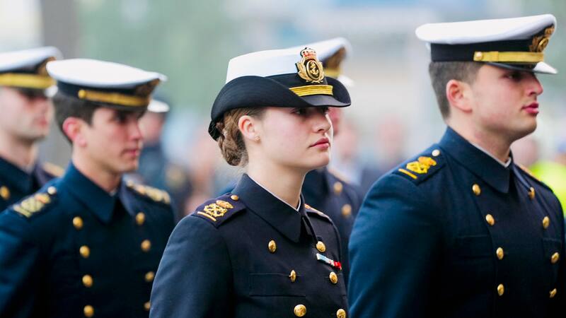 Preocupación en la Familia Real | La princesa Leonor ignora el protocolo y pone en riesgo su vida ante una importante tradición.
